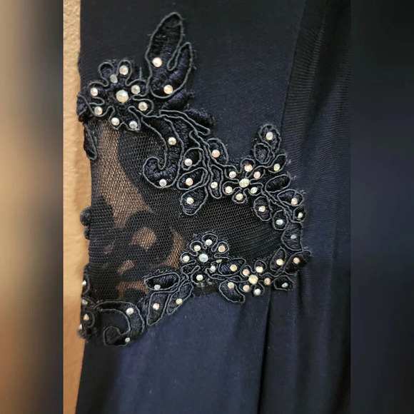 Blondie Nites navy blue formal dress with sheer sides and halter Size 1 - Picture 4 of 7